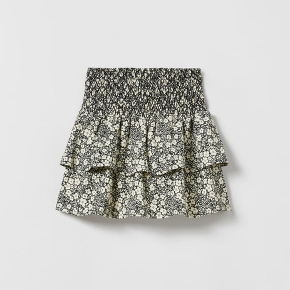 NWT Zara 13-14Y floral textured skort with smocking and ruffles - Picture 2 of 3